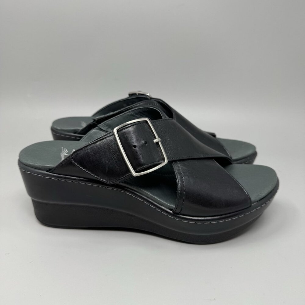 Dansko Sandals Women’s 8.5 Buckle Cross Strap Black Leather Wedge Platform